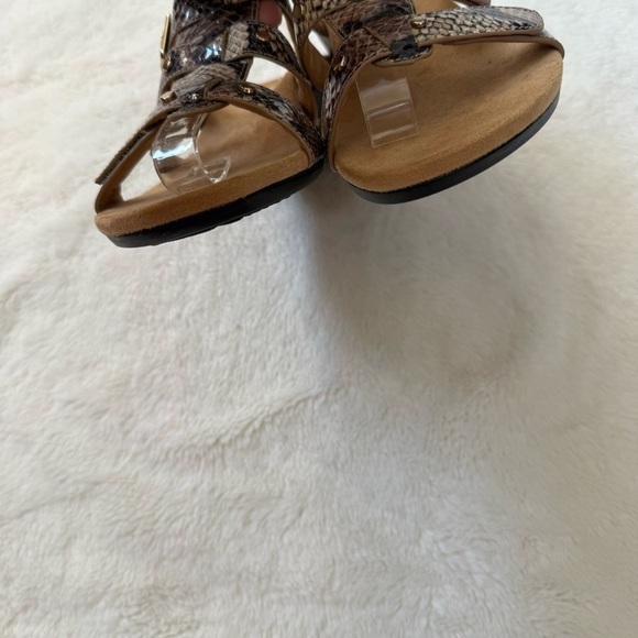 Vionic Orthotic Adjustable Triple Strap Slide
Wedges in Radia Snake Size 7 - Picture 5 of 7